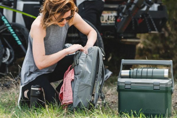 темно-зеленый