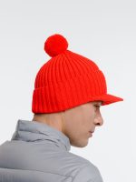 Вязаная шапка с козырьком Peaky, красная (кармин) — изображение 7