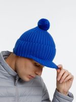Вязаная шапка с козырьком Peaky, синяя (василек) — изображение 7
