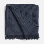 темно-серый