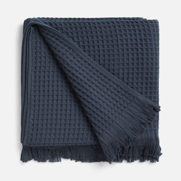 темно-серый