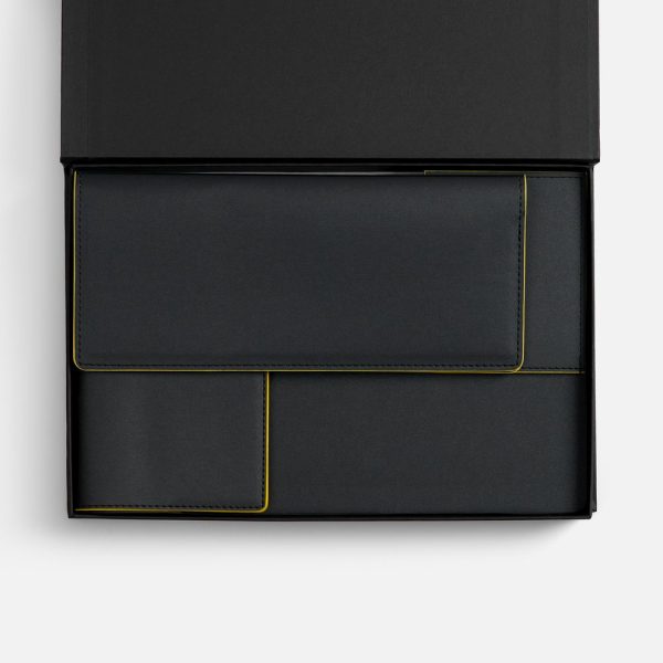 черный с желтым