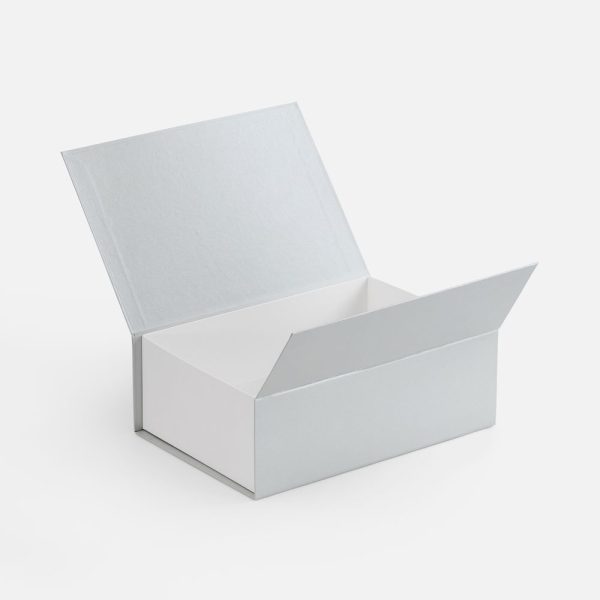 белая с серым