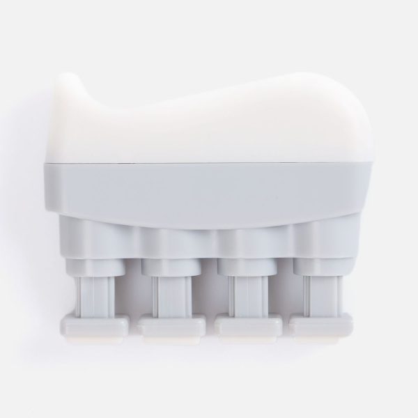 серый с белым