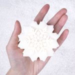 Свеча Snowflame 2, белая, 8 см — изображение 2