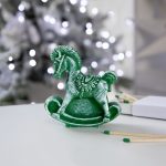 Свеча фигурная «Лошадка-качалка», зеленая — изображение 4