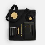 черный с желтым