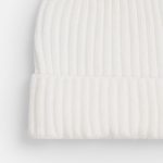 молочно-белая