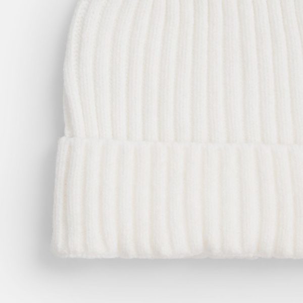 молочно-белая