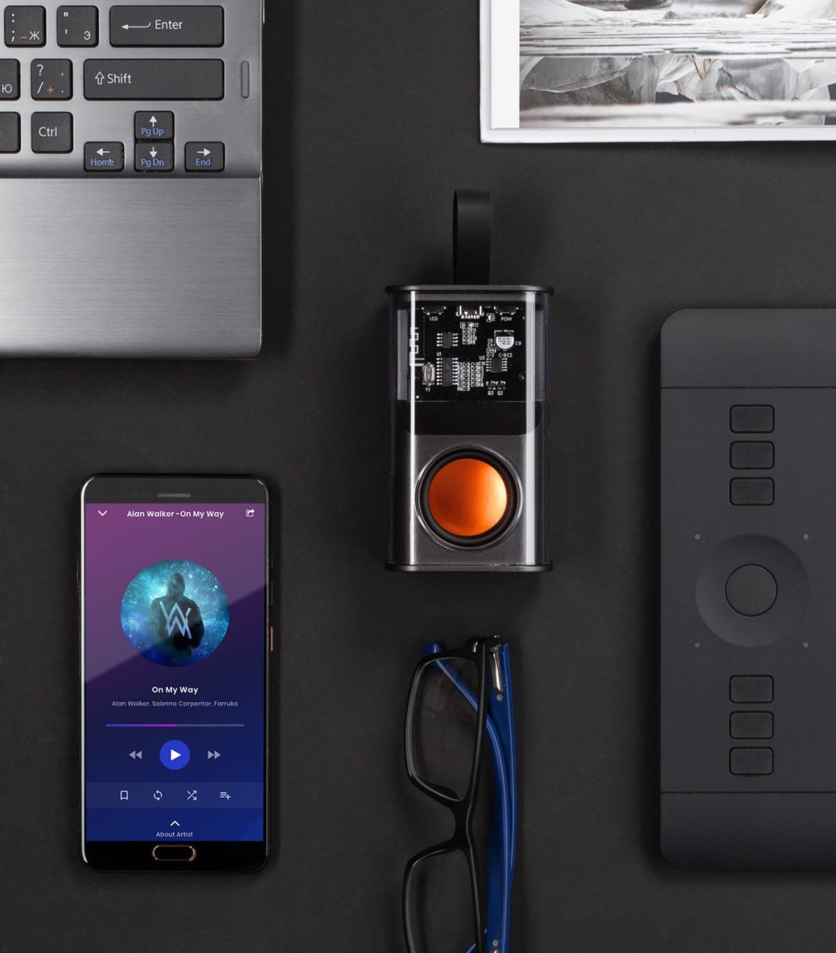 Bluetooth колонка "Hi-Fi" 5Вт с разноцветной подсветкой и прозрачным корпусом — изображение 7