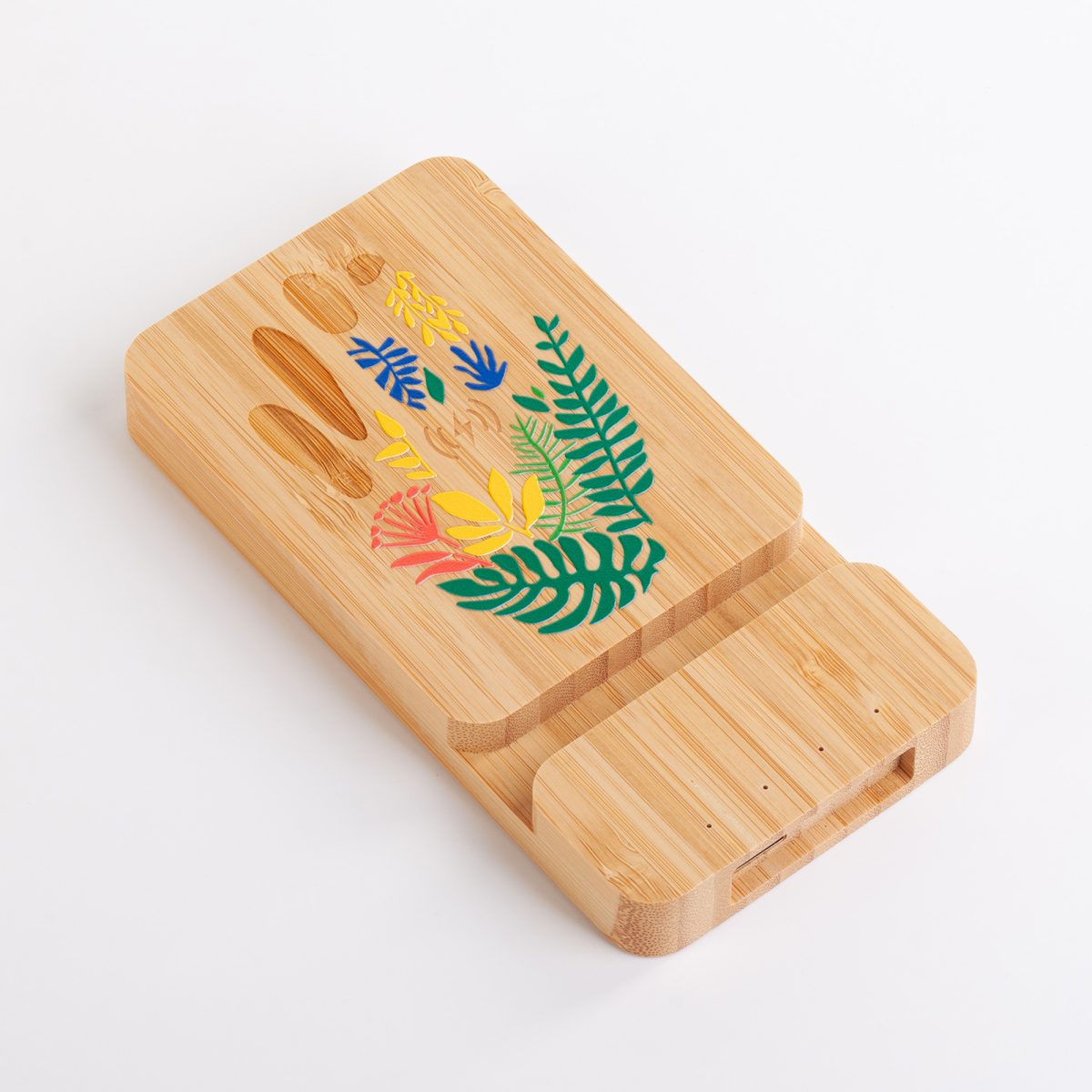 Беспроводное (10W) зарядное устройство "Bamboo Power" 5000 mAh с подставкой под смартфон, бамбук — изображение 8