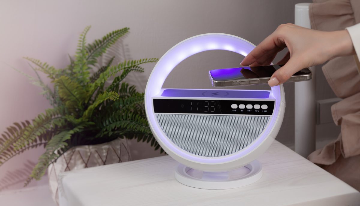 Bluetooth колонка "Smart Orb" 5Вт с беспроводным (15W) ЗУ, лампой, часами, FM радио — изображение 14
