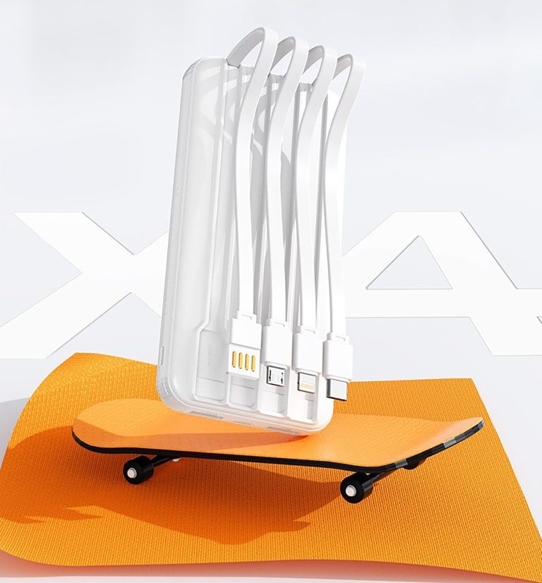 Зарядное устройство "Phantom" 10000 mAh с 4мя встроенными кабелями и цифровым индикатором заряда — изображение 4