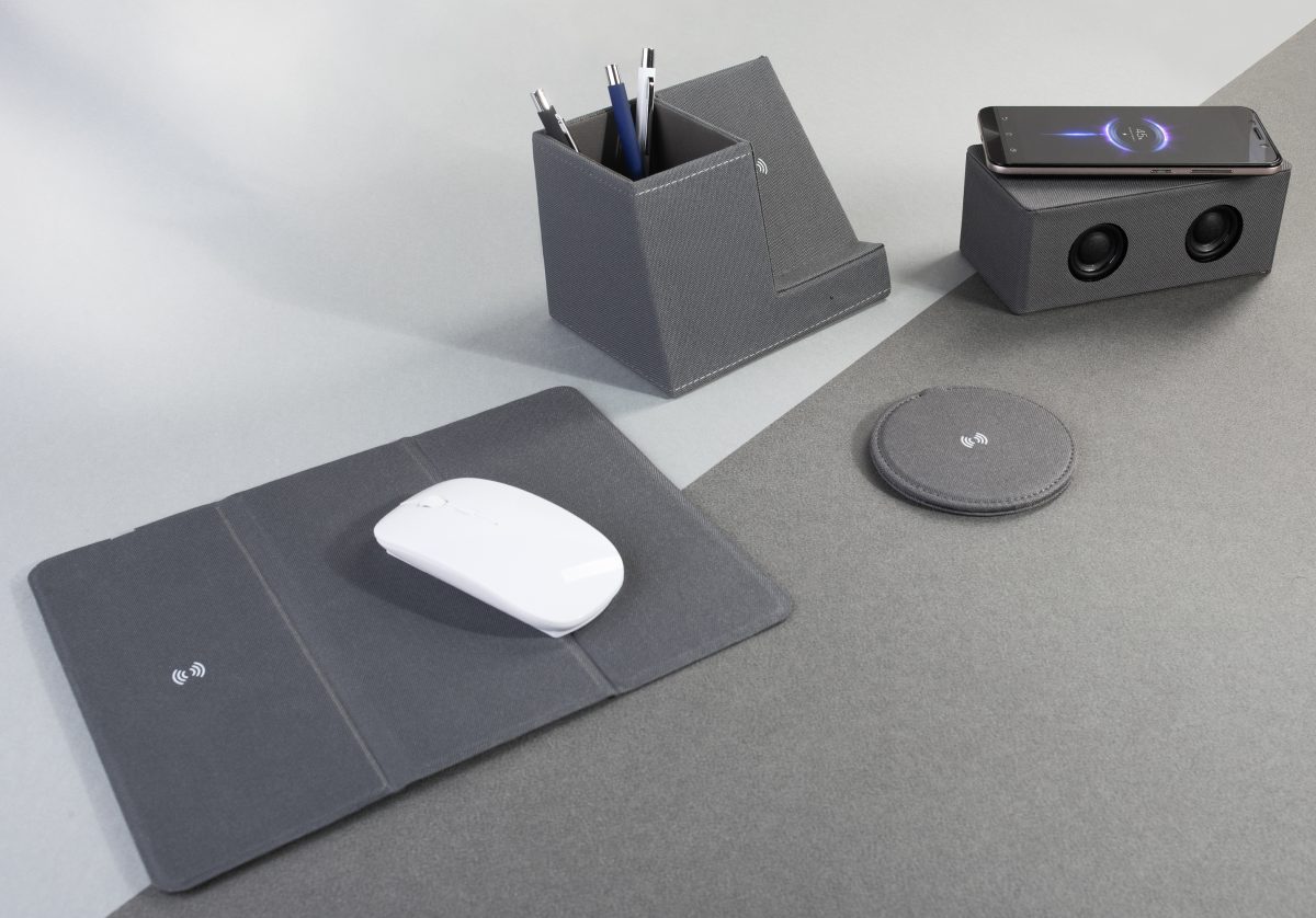 Bluetooth колонка "Cool Gray" с двумя динамиками (2х3Вт) и беспроводным зарядным устройством, переработанный пластик (RPET) — изображение 7
