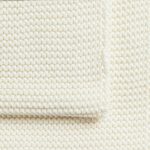 молочно-белый