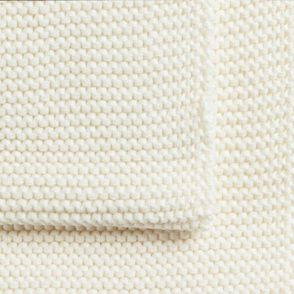 молочно-белый