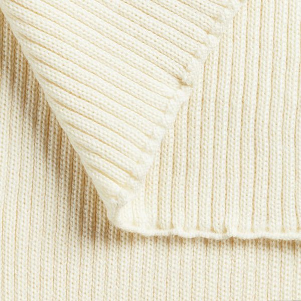 молочно-белый